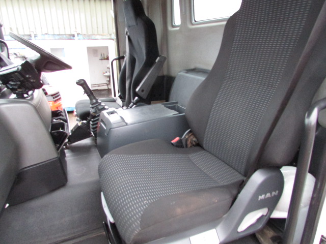 Vehicle Photo 26