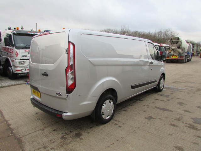 Vehicle Photo 9