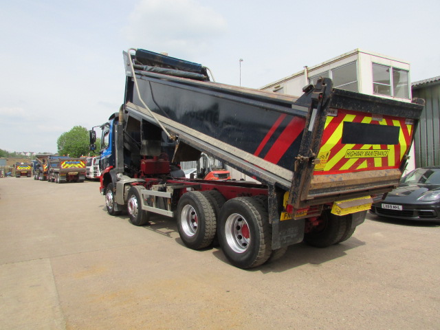 Vehicle Photo 9