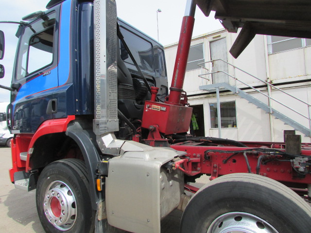 Vehicle Photo 12