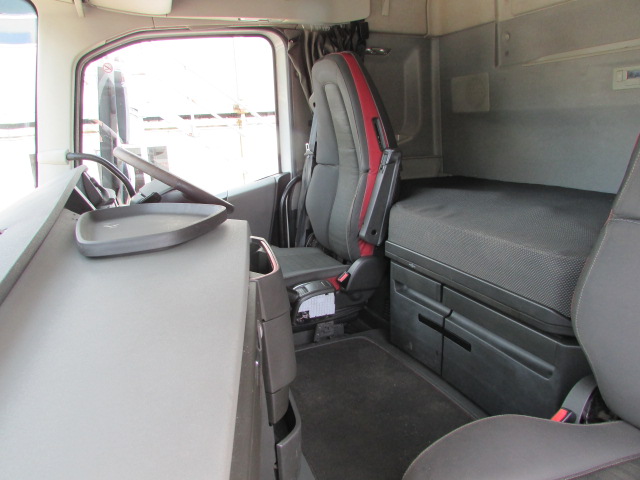 Vehicle Photo 9