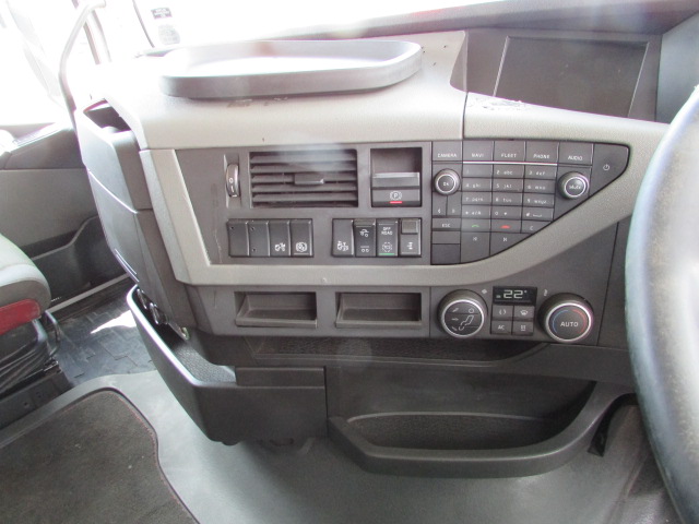 Vehicle Photo 13