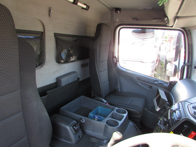 Vehicle Photo 9