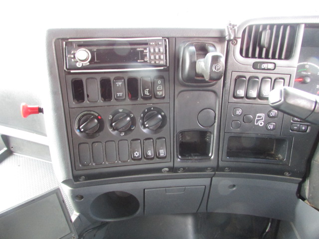 Vehicle Photo 13