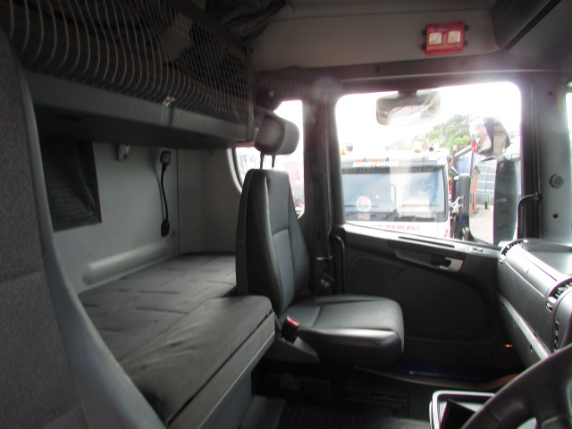 Vehicle Photo 12