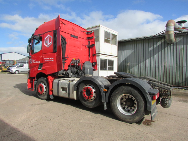 Vehicle Photo 5