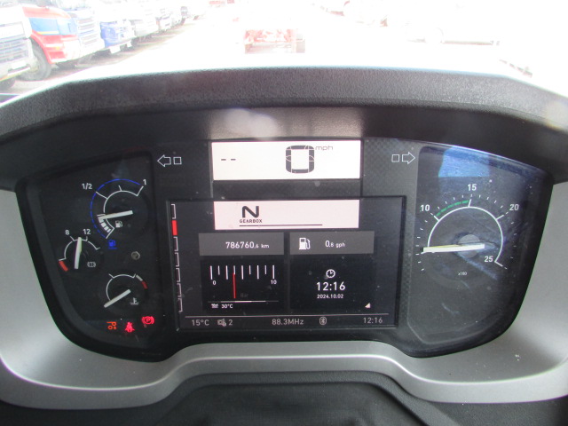 Vehicle Photo 9