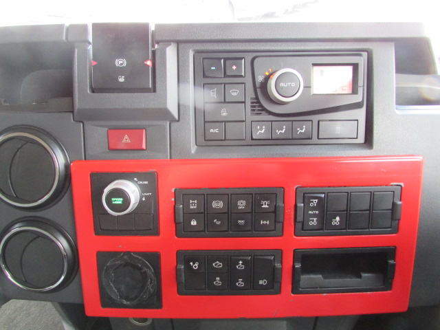Vehicle Photo 12