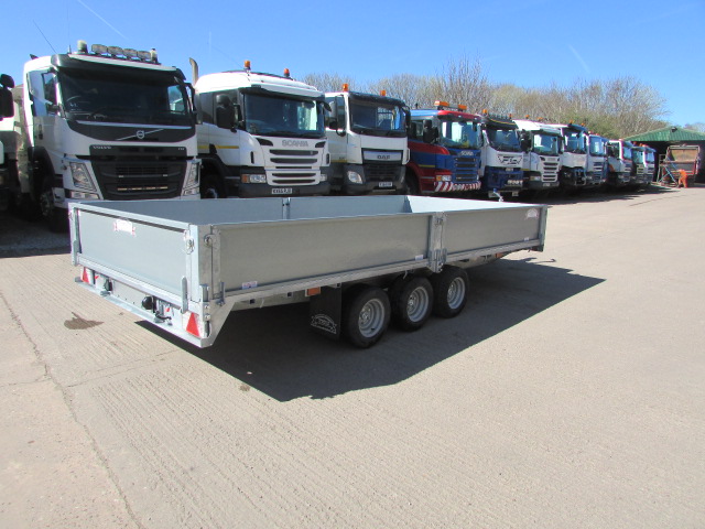 Vehicle Photo 3