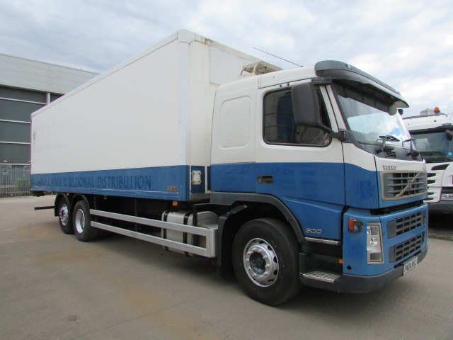 VOLVO FM9 2004 6x2 MANUAL BOX TRUCK. (PN04 WKJ) S/N:4053