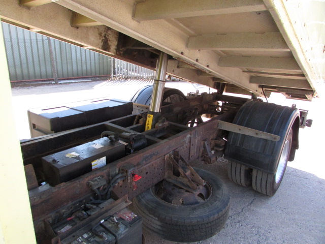 Vehicle Photo 12