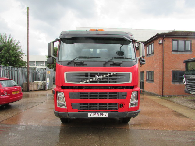 Vehicle Photo 2