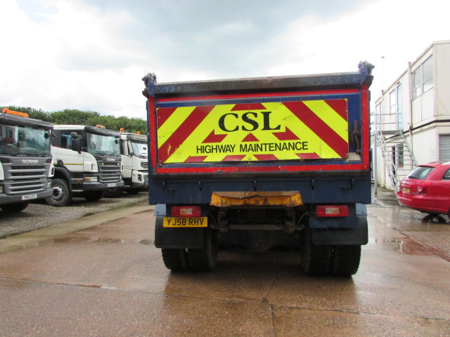 Vehicle Photo 9