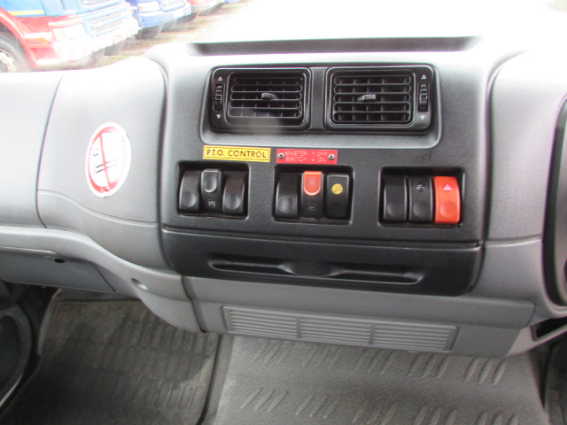 Vehicle Photo 14