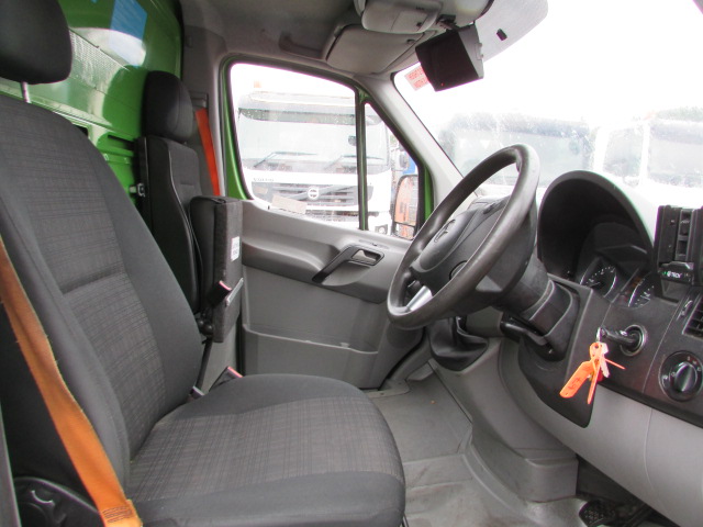 Vehicle Photo 12