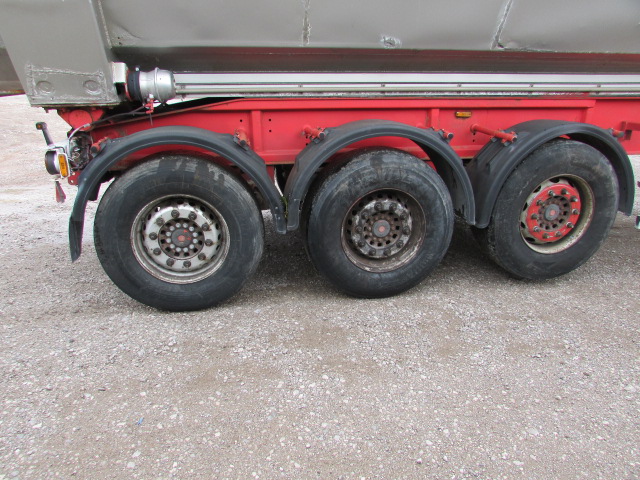 Vehicle Photo 7