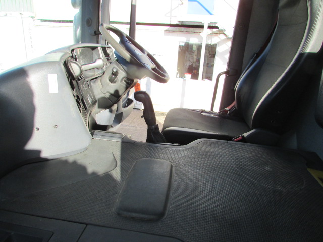 Vehicle Photo 14