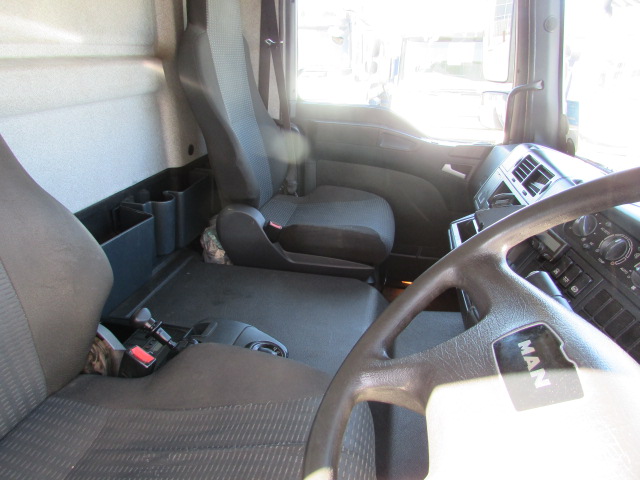 Vehicle Photo 13