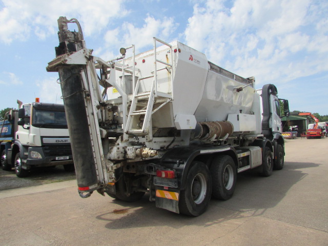 Vehicle Photo 7
