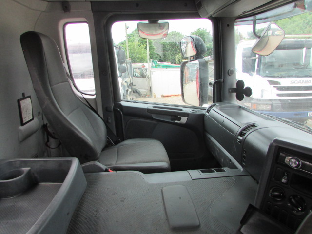 Vehicle Photo 13