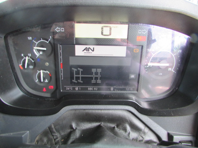 Vehicle Photo 9