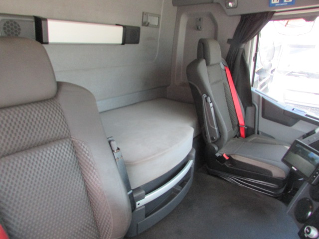 Vehicle Photo 16