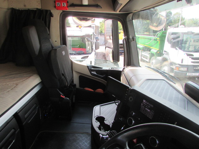 Vehicle Photo 13