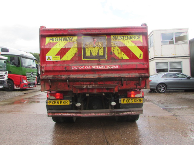 Vehicle Photo 5