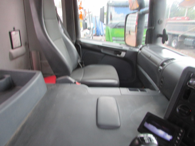 Vehicle Photo 17