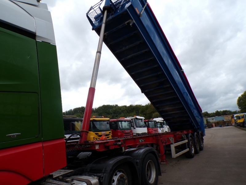 Vehicle Photo 12