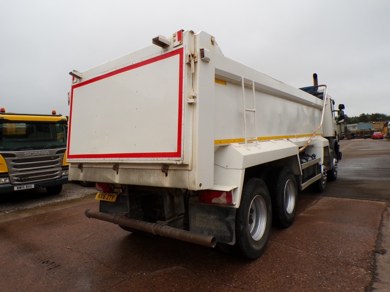 Vehicle Photo 8