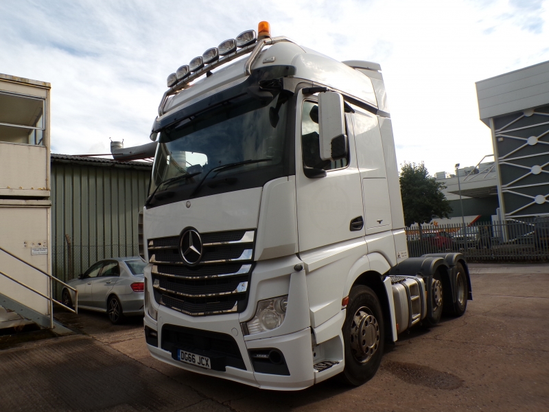 Vehicle Photo 5