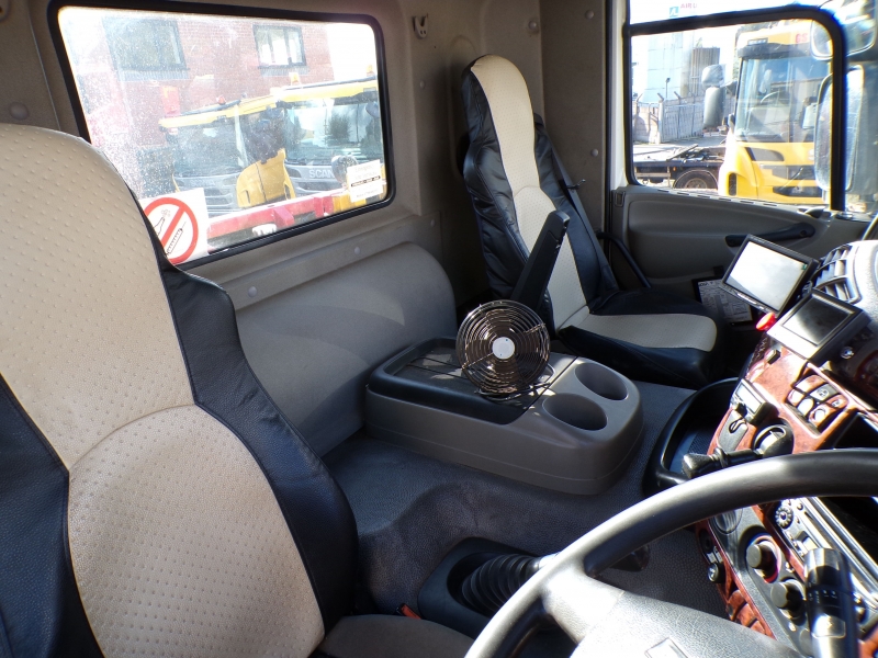 Vehicle Photo 9